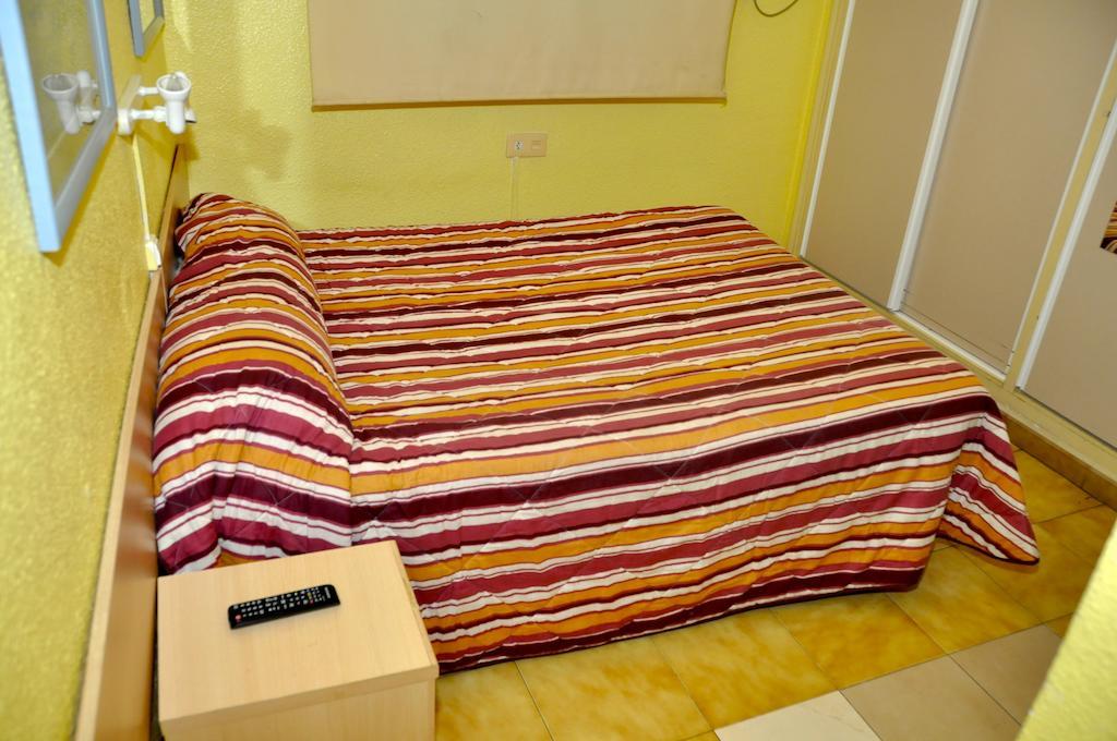 Hostal El Jardin Benidorm Phòng bức ảnh