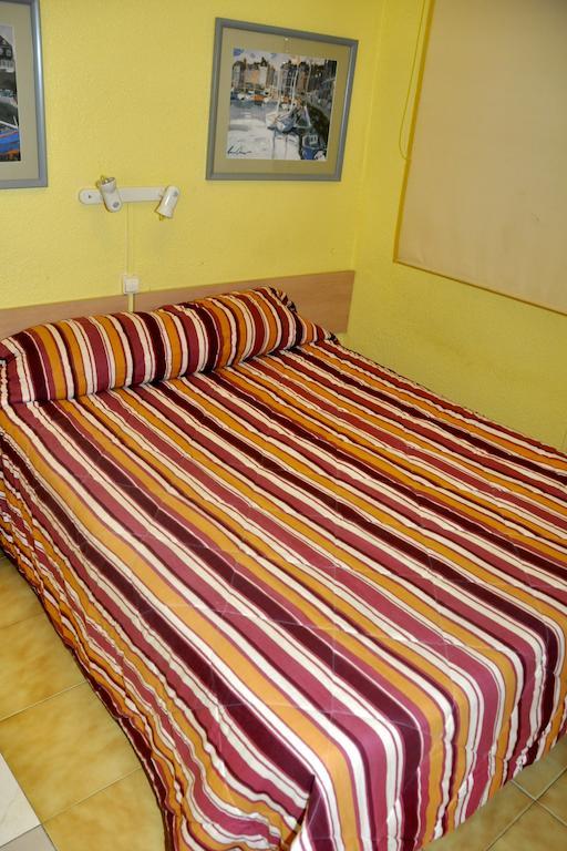 Hostal El Jardin Benidorm Phòng bức ảnh
