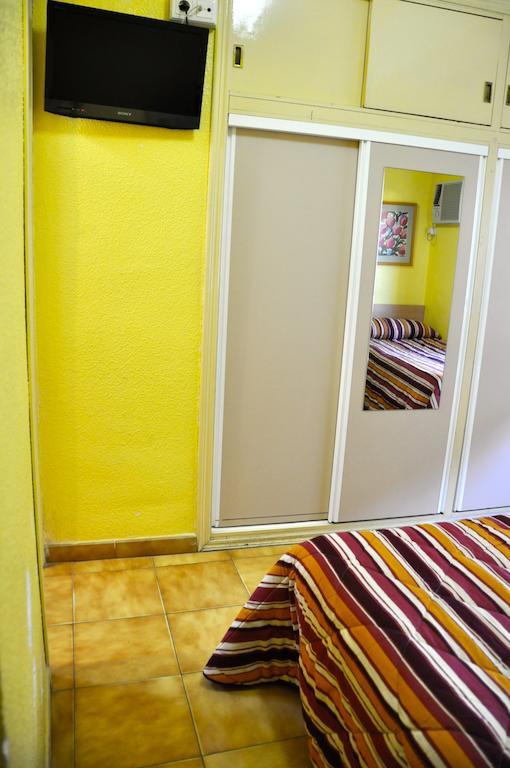 Hostal El Jardin Benidorm Phòng bức ảnh