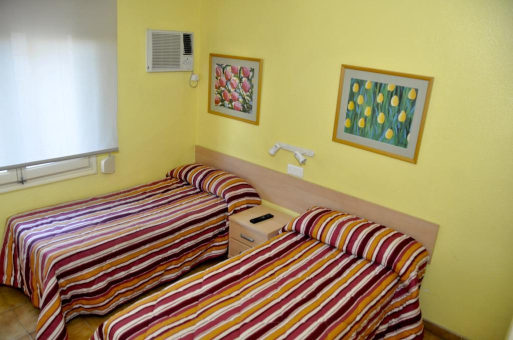 Hostal El Jardin Benidorm Phòng bức ảnh